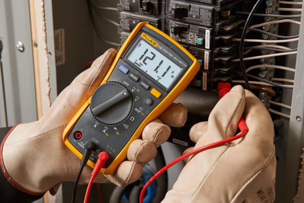 Technicians Digital Multimeter /  Fluke 115 Field